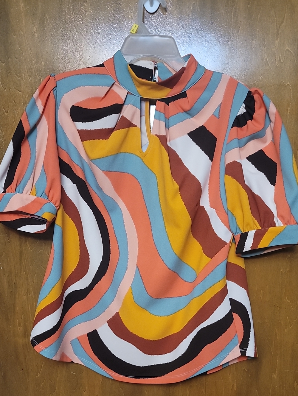 Women’s Multicolor Wave Print Mock Neck Top Size LARGE
